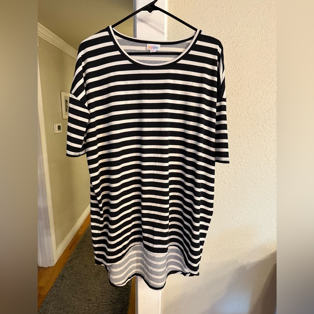 Lularoe Irma Tunic Tshirt Top size Medium Black and White Stripes